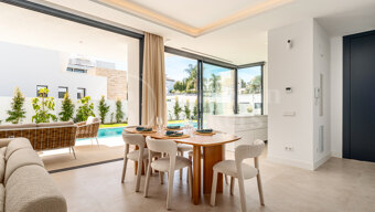 Villa Martina - Modern 5 bed villa med solarium Estepona