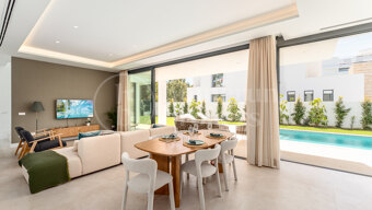 Villa Martina - Modern 5 bed villa med solarium Estepona