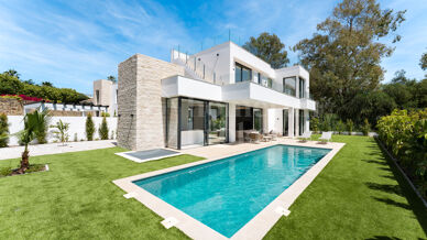 Villa Martina - Modern 5 bed villa with solarium Estepona