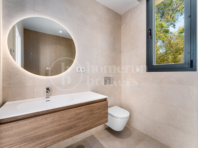 Villa Martina - Modern 5 bed villa med solarium Estepona