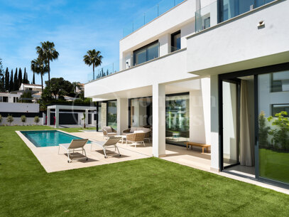 Villa Martina - Modern 5 bed villa med solarium Estepona