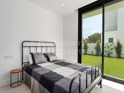 Villa Martina - Modern 5 bed villa med solarium Estepona