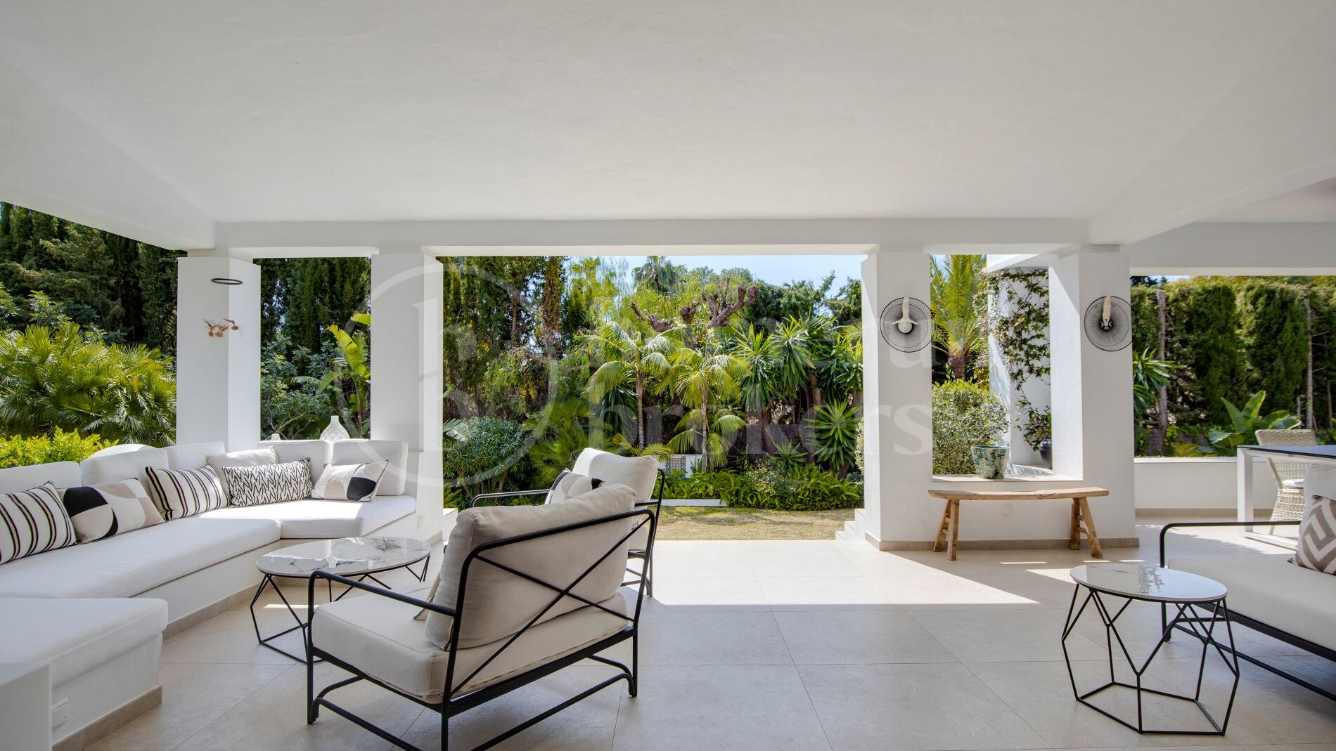 Casa Lagos - 5 bed Villa near Puente Romano Marbella