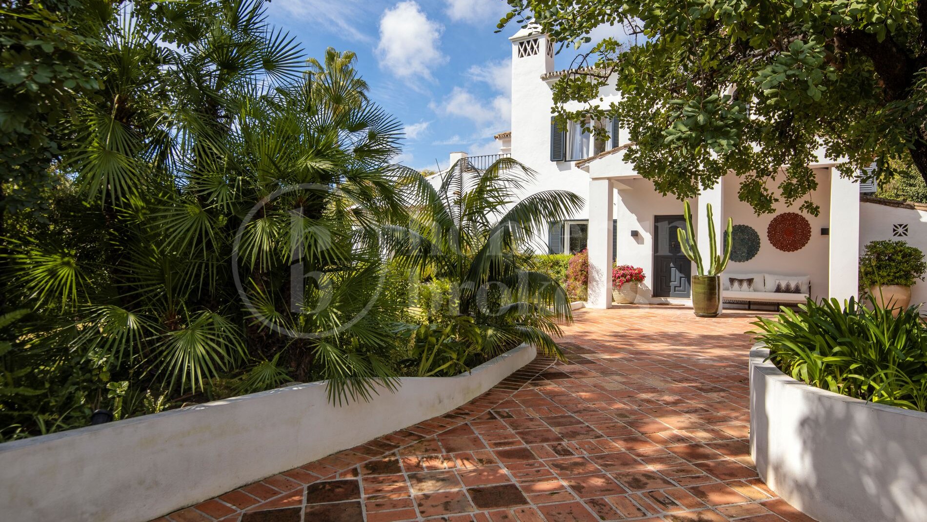 Casa Lagos - 5 bed Villa near Puente Romano Marbella