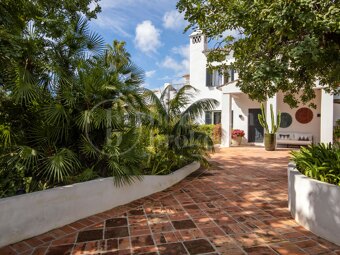 Casa Lagos - 5 bed Villa near Puente Romano Marbella