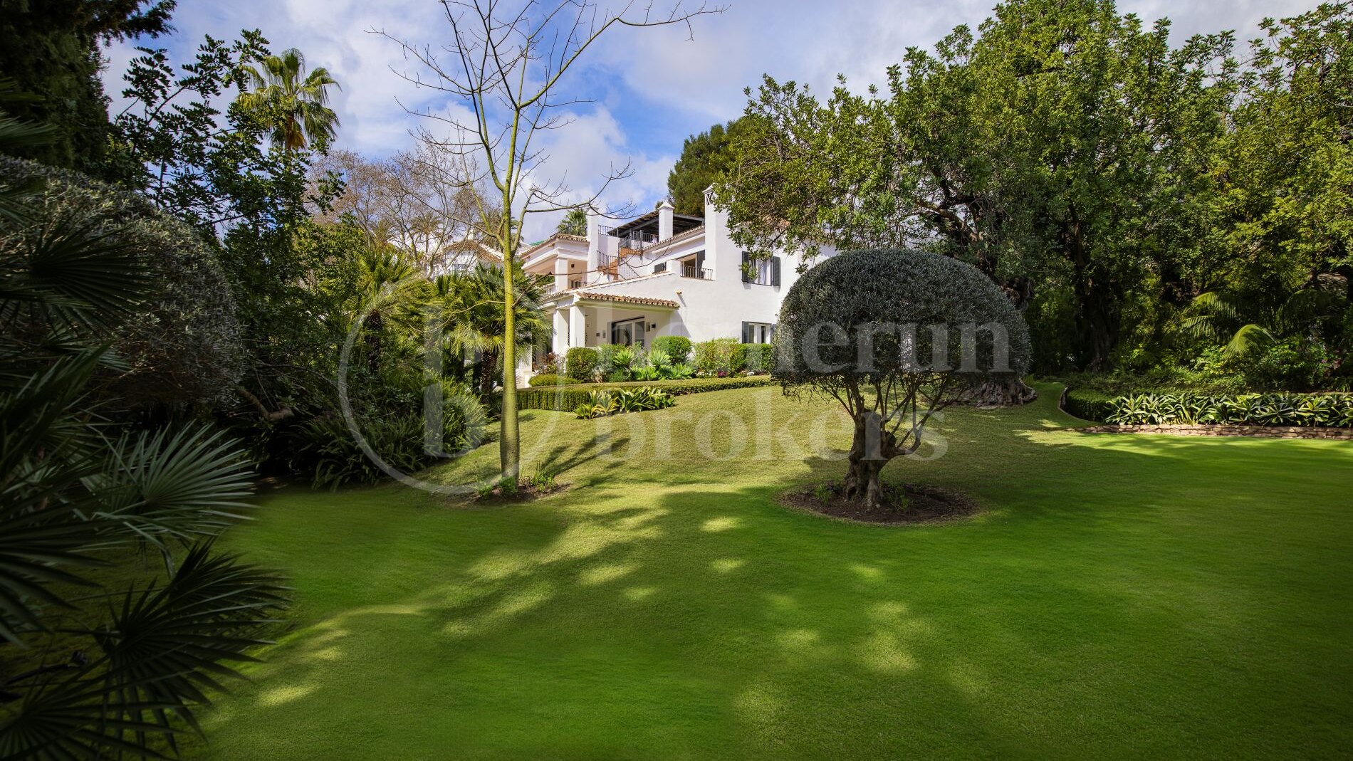 Casa Lagos - 5 bed Villa near Puente Romano Marbella