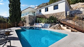 Three bedroom villa with stunning views and coveted ETV holiday rental licence