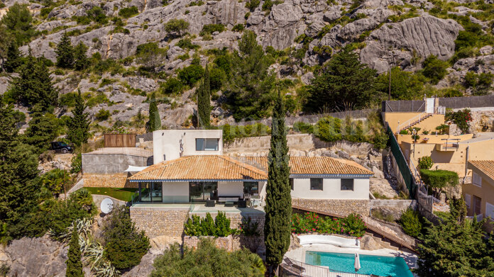 Three bedroom villa with stunning views and coveted ETV holiday rental licence