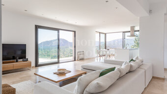 Three bedroom villa with stunning views and coveted ETV holiday rental licence