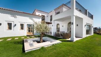 Villa Montilla - Brand New Modern 4 bed villa with sea views Estepona