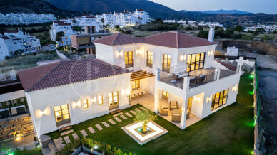 Villa Montilla - Brand New Modern villa with sea views Estepona