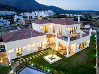 Villa Montilla - Brand New Modern 4 sovrum med havsutsikt Estepona