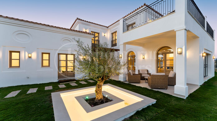 Villa Montilla - Brand New Modern 4 bed villa with sea views Estepona