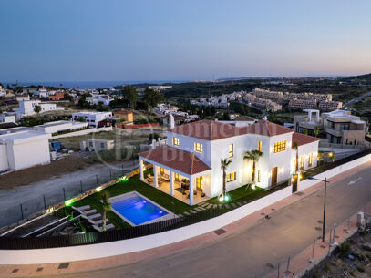 Villa Montilla - Brand New Modern villa with sea views Estepona