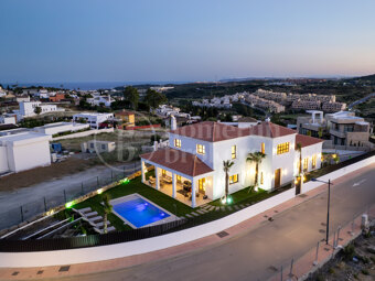 Villa Montilla - Brand New Modern 4 sovrum med havsutsikt Estepona