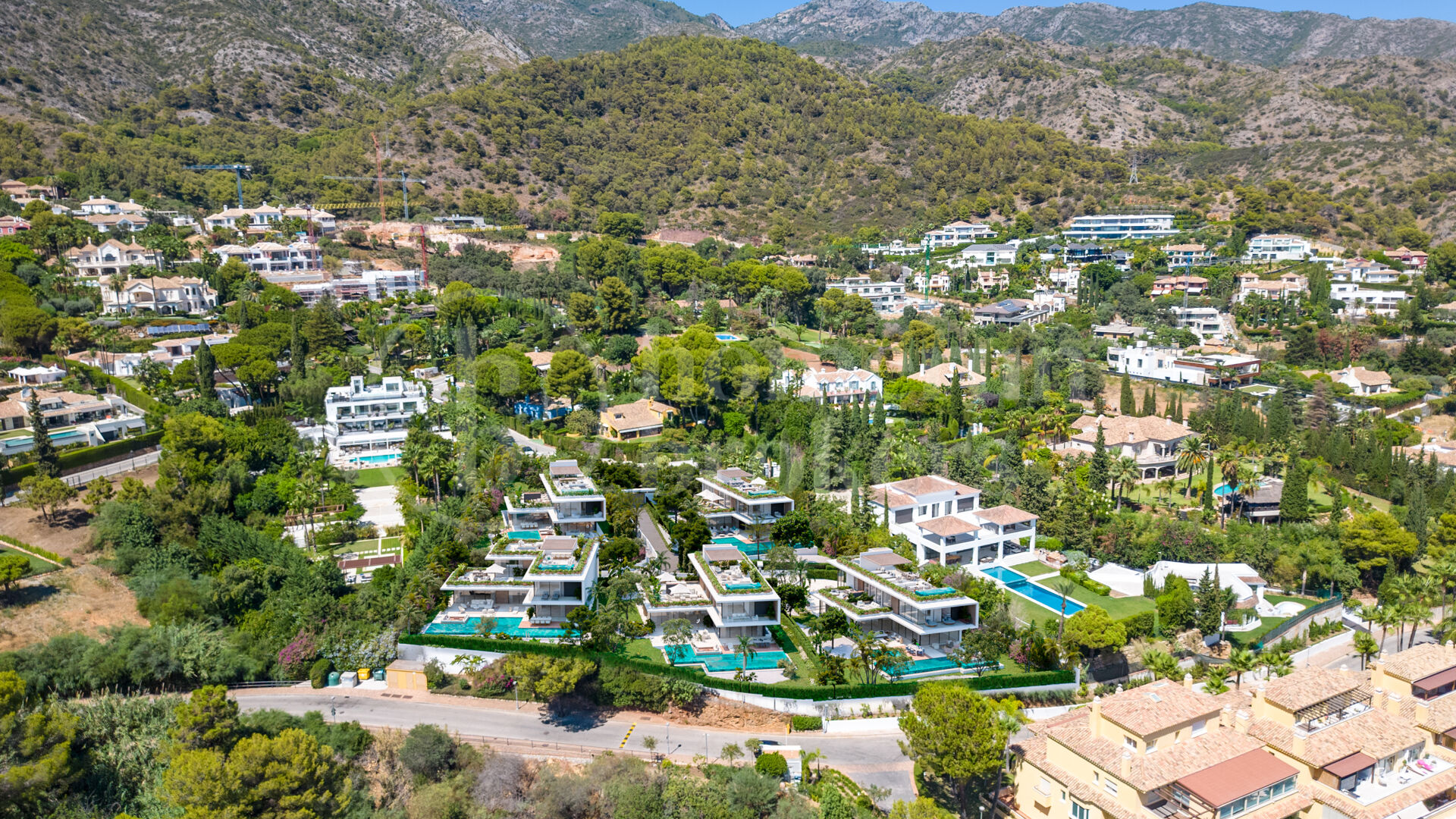 The Collection - Luxury Living in Cascada de Camojan, Marbella