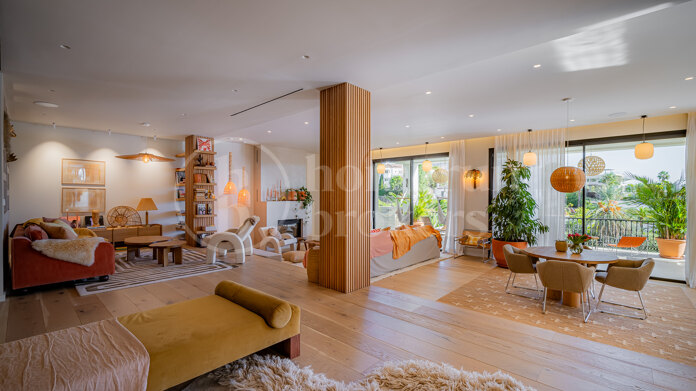 Herrojo 24 - Exquisite Modern Villa in the Gated El Herrojo