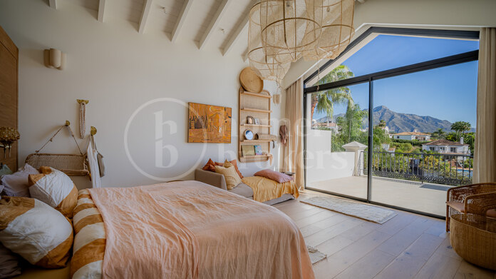 Herrojo 24 - Exquisite Modern Villa in the Gated El Herrojo