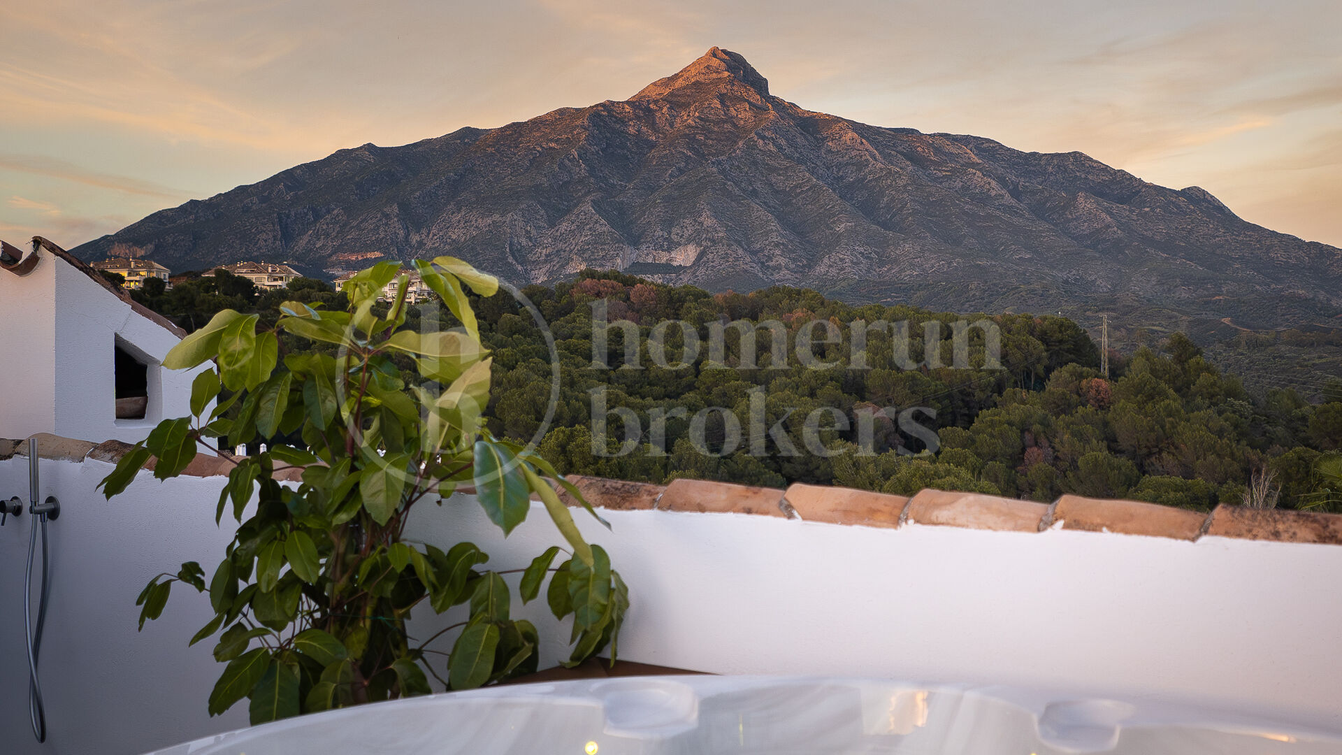 Casa Rochelle - Beautiful Townhouse located in Aloha, Nueva Andalucia