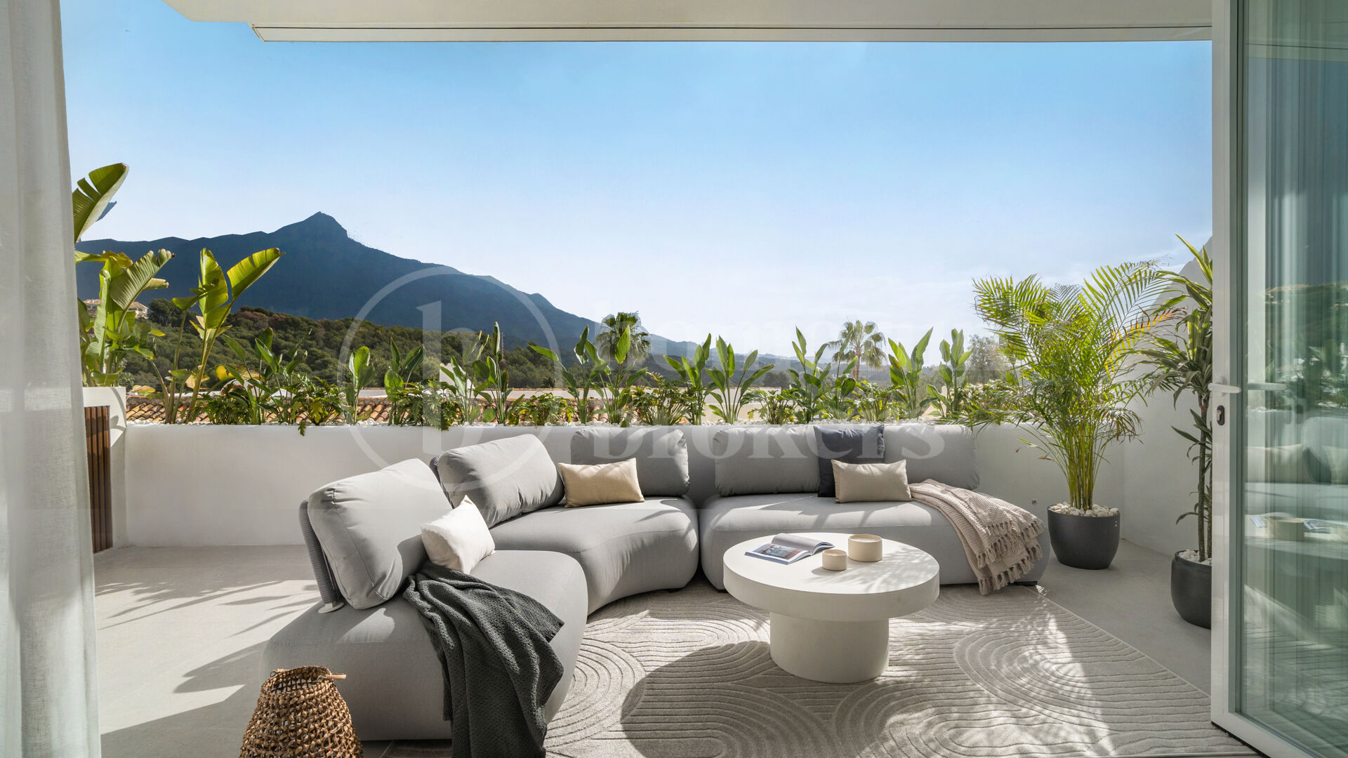 Casa Rochelle - Beautiful Townhouse located in Aloha, Nueva Andalucia