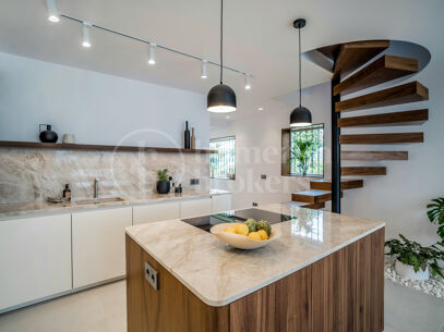 Casa Rochelle - Beautiful Townhouse located in Aloha, Nueva Andalucia