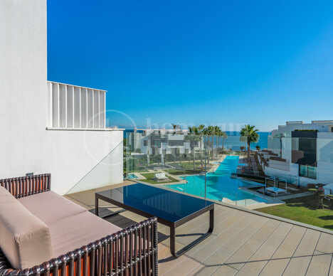 The Island 29 - Spacious Frontline Beach Townhouse Located West Estepona