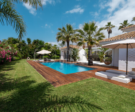 Villa Caribe - One Level Villa located Beachside Marbesa, East Marbella