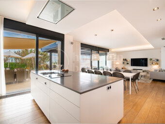 Villa Costabella - Frontlilne Beach Modern Villa in Costabella
