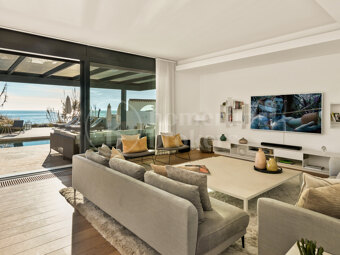 Villa Costabella - Frontlilne Beach Modern Villa in Costabella