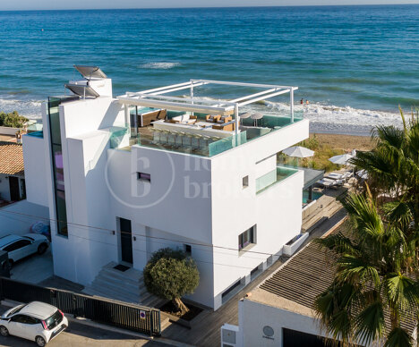 Villa Costabella - Frontlilne Beach Modern Villa in Costabella