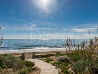Villa Costabella - Frontlilne Beach Modern Villa in Costabella