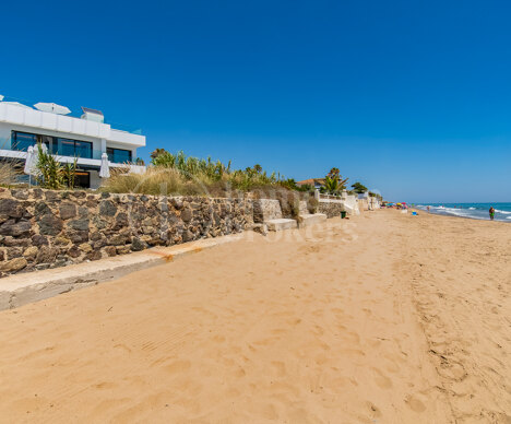 Villa Costabella - Frontlilne Beach Modern Villa in Costabella