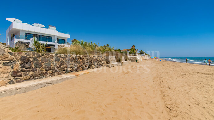 Villa Costabella - Frontlilne Beach Modern Villa in Costabella