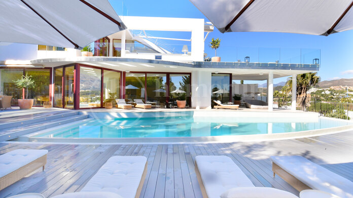 Casa Blanca - Modern Villa in the Golf Valley Nueva Andalucia