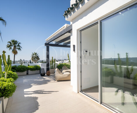 La Colina 18 - Renovated Townhouse in Aloha, Nueva Andalucia