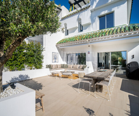 La Colina 18 - Renovated Townhouse in Aloha, Nueva Andalucia