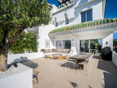 La Colina 18 - Renovated Townhouse in Aloha, Nueva Andalucia