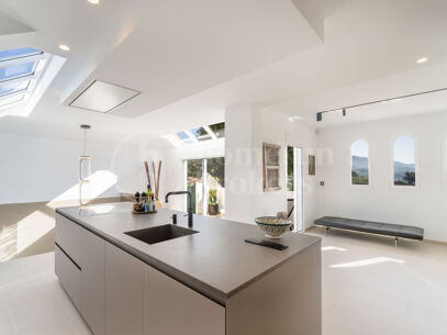 La Colina 18 - Renovated Townhouse in Aloha, Nueva Andalucia