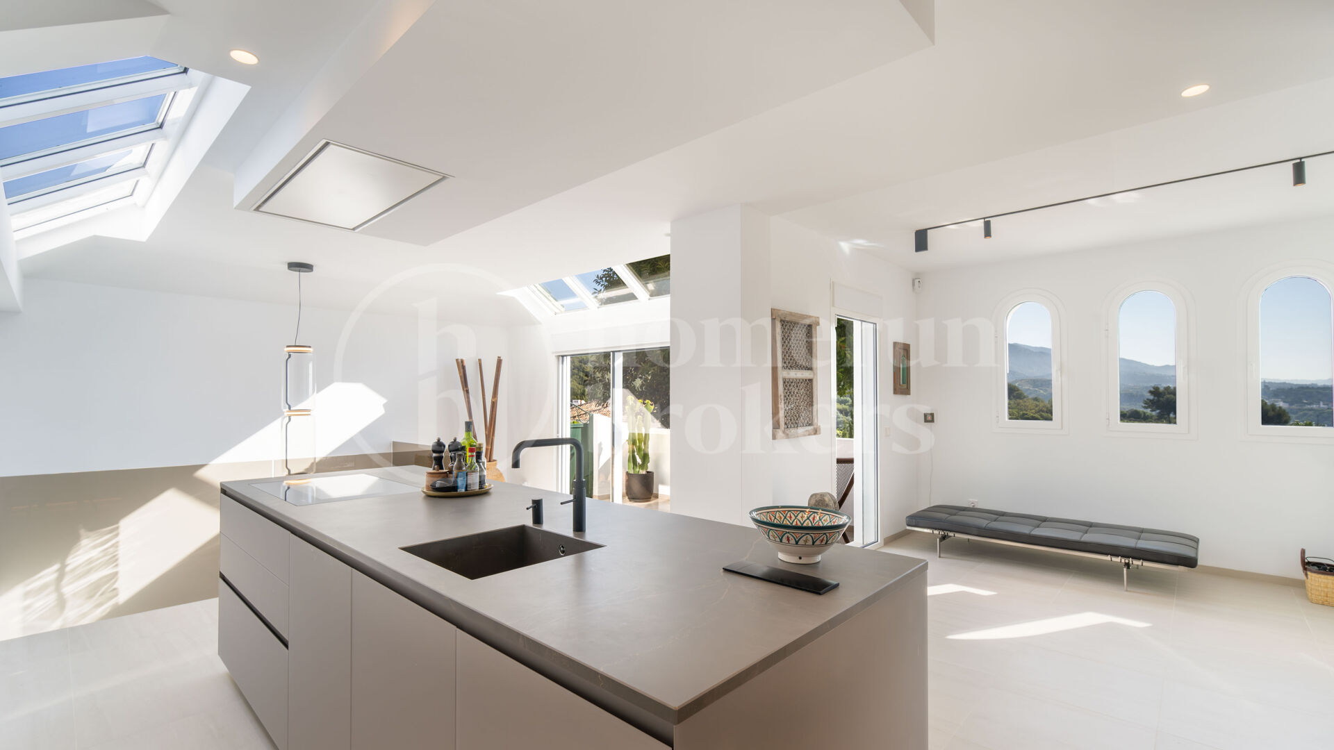 La Colina 18 - Renovated Townhouse in Aloha, Nueva Andalucia