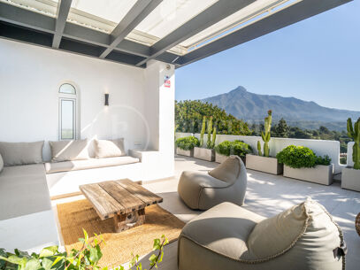 La Colina 18 - Renovated Townhouse in Aloha, Nueva Andalucia
