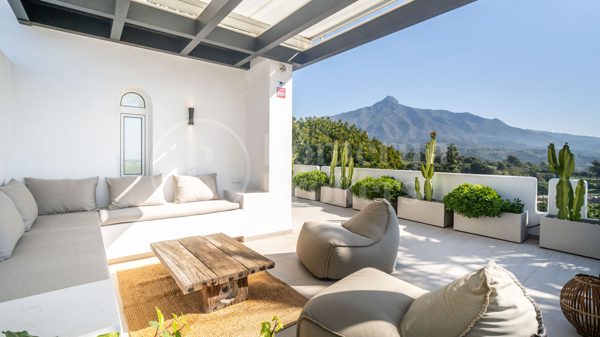 La Colina 18 - Renovated Townhouse in Aloha, Nueva Andalucia