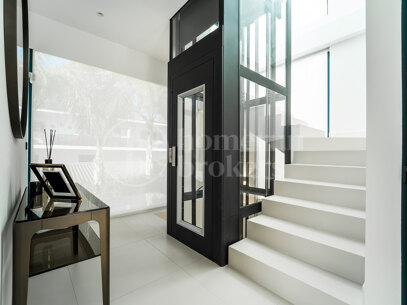 Modern villas located in Rio Verde, Golden Mile, just 100 m from the beach!