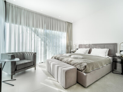 Modern villas located in Rio Verde, Golden Mile, just 100 m from the beach!