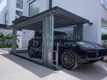 Modern villas located in Rio Verde, Golden Mile, just 100 m from the beach!