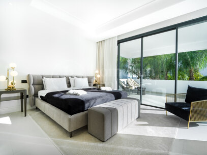 Modern villas located in Rio Verde, Golden Mile, just 100 m from the beach!
