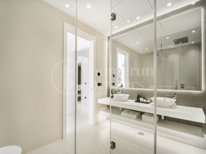 Modern villas located in Rio Verde, Golden Mile, just 100 m from the beach!