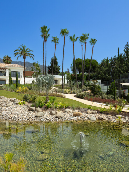 Las Fuentes - Fabulous Mansion ligger i utkanten av Marbella, Rocio de Nagueles