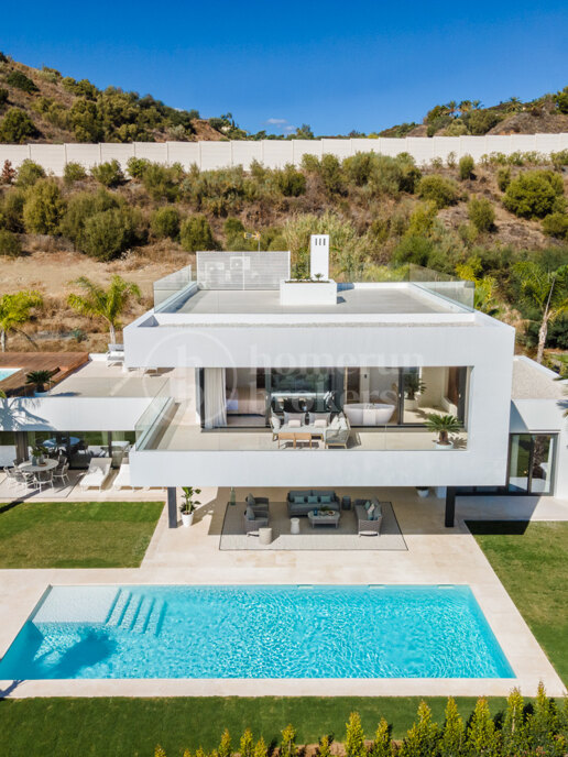 Villa Los Olivos 18 - Modern Masterpiece in Nueva Andalucia