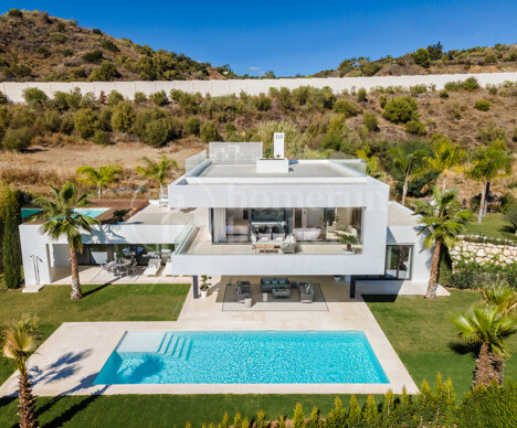 Villa Los Olivos 18 - Modern Masterpiece in Nueva Andalucia