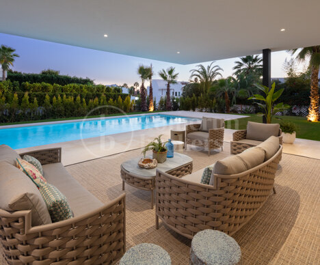 Villa Los Olivos 18 - Modern Masterpiece in Nueva Andalucia